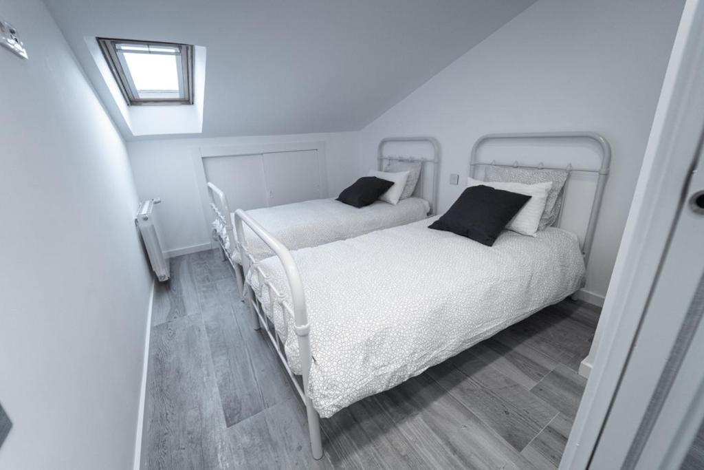 Buhardilla Comillas Beach En Primera Linea De Playa, Wifi, Netflix ภายนอก รูปภาพ